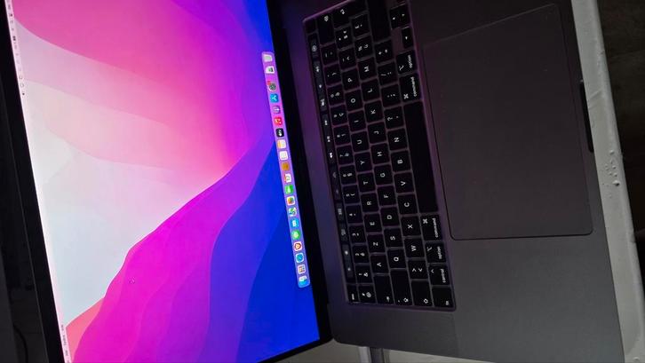 Macbook pro 16 inch i9 400 euro, Computers en Software, Apple Macbooks, Zo goed als nieuw, MacBook, 16 inch, Ophalen