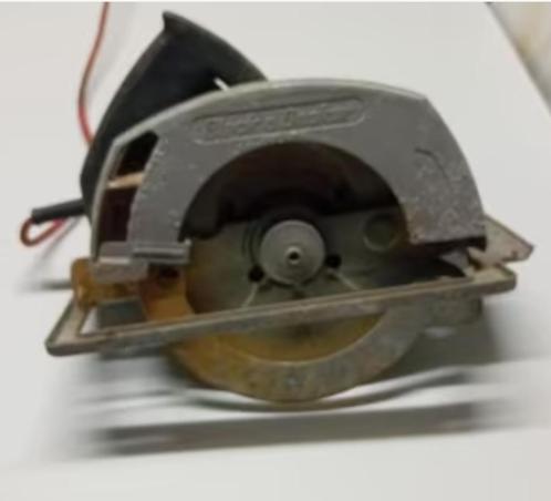 Black & Decker 1020W 3700 rpm 32mm cirkelzaag, werkt!, Doe-het-zelf en Bouw, Gereedschap | Zaagmachines, Gebruikt, Cirkelzaag