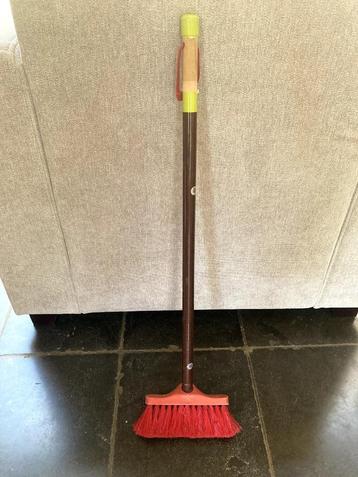 Janod houten speelgoedbezem beschikbaar voor biedingen