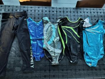 Turnen : 4 maillots en legging met strass beschikbaar voor biedingen