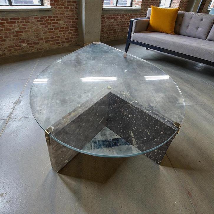 table basse vintage en verre avec base en pierre, Antiquités & Art, Curiosités & Brocante, Enlèvement ou Envoi