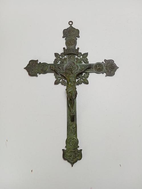 crucifix en bronze antique 45 cm, Antiquités & Art, Antiquités | Objets religieux, Enlèvement ou Envoi