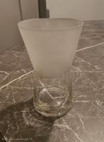 Vase bi-ton ou entonnoir, Enlèvement, Verre