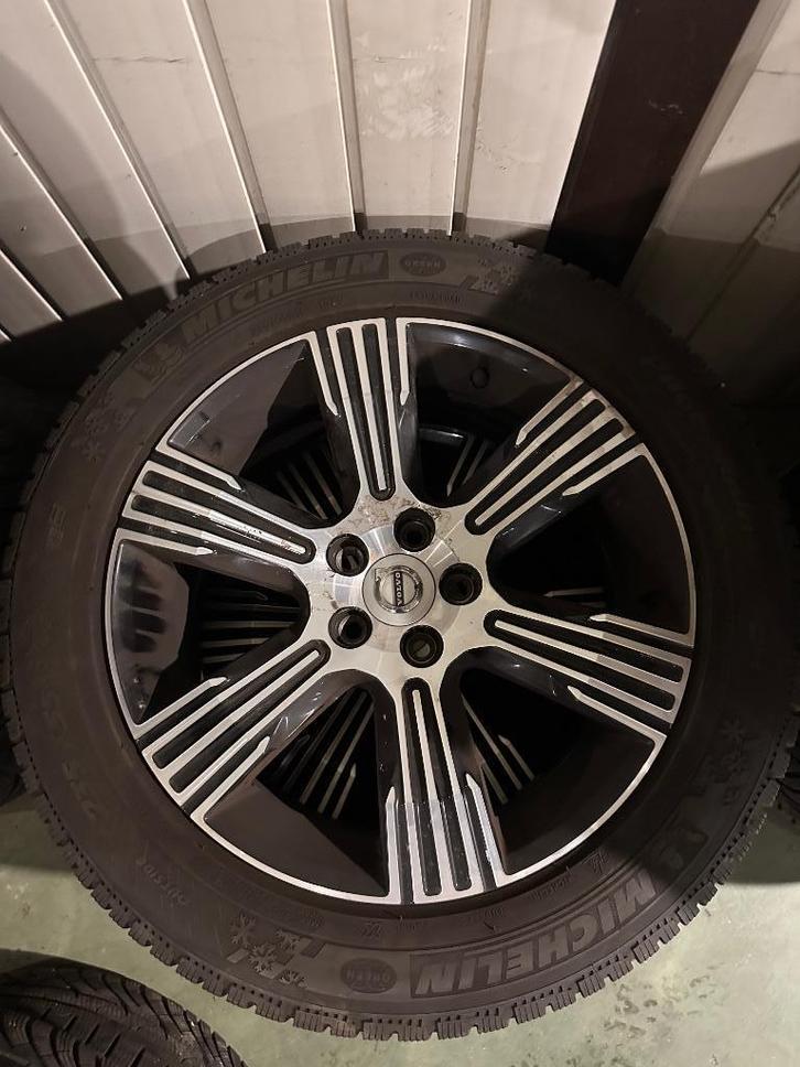 Volvo OEM 18” velgen met winterbanden, Auto-onderdelen, Banden en Velgen, Banden en Velgen, Winterbanden, 18 inch, 235 mm, Terreinwagen