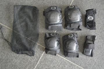 bescherming pols, knie, elleboog bij bv. skaten beschikbaar voor biedingen