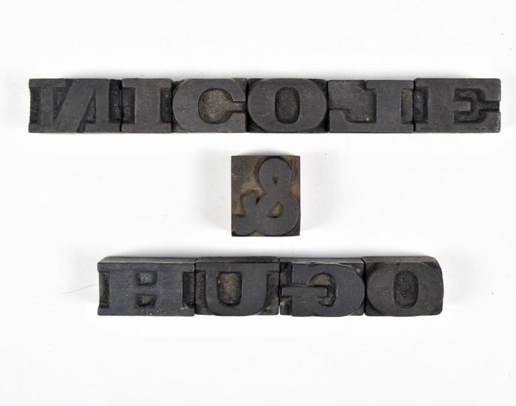 kies zelf je namen in oude houten drukletters, Antiek en Kunst, Curiosa en Brocante, Ophalen of Verzenden