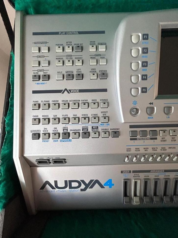 Ketron Audya 4 module met originel koffer + extra styles, Musique & Instruments, Claviers, Comme neuf, Sensitif, Connexion MIDI