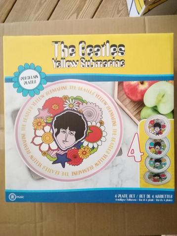 Set van 4 gele onderzeese platen van The Beatles.  beschikbaar voor biedingen