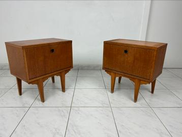Set van 2 vintage nachtkastjes beschikbaar voor biedingen