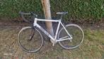 28” witte racefiets aluminium, carbon vork 33 versnellingen, Fietsen en Brommers, Fietsen | Racefietsen, Ophalen, Overige materialen