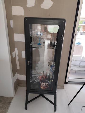 Vitrinekast grijs 1m50 hoog, 50cm breed en 40cm diep, Avec porte(s), 25 à 50 cm, Comme neuf, Enlèvement