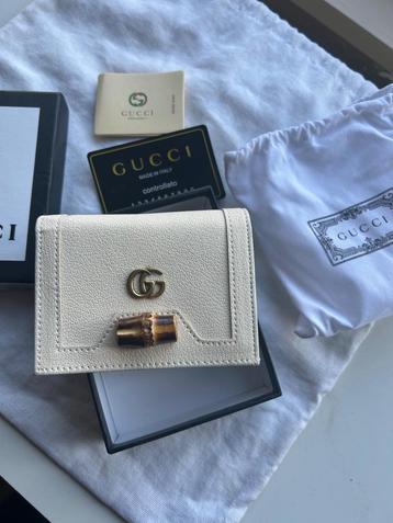 Portemonnee Gucci met alles bij ! beschikbaar voor biedingen