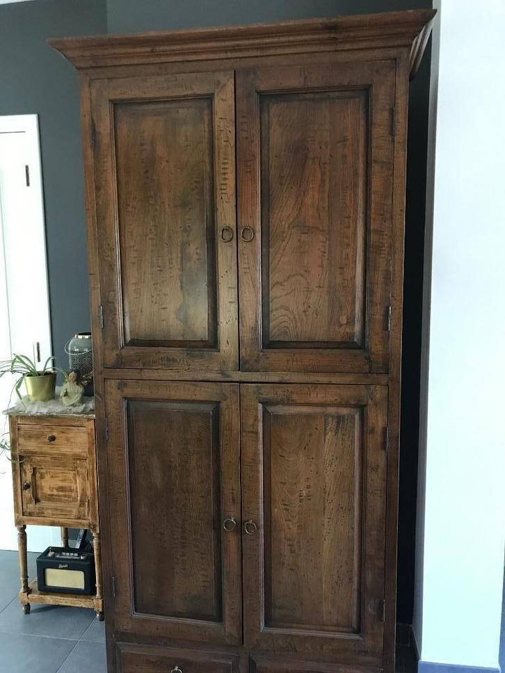 Kast in vol hout (twee deuren en twee schuiven onderaan), Antiek en Kunst, Antiek | Meubels | Kasten, Ophalen