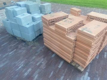 Snelbouw stenen en betonblokken beschikbaar voor biedingen