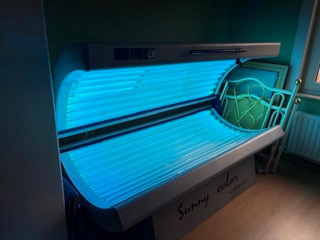 Zonnebank sunny color, Elektronische apparatuur, Zonnebanken en Gezichtsbruiners, Gebruikt, Zonnebank dubbelzijdig, 15 lampen of meer