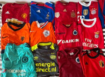 Voetbalshirts ge koop! beschikbaar voor biedingen