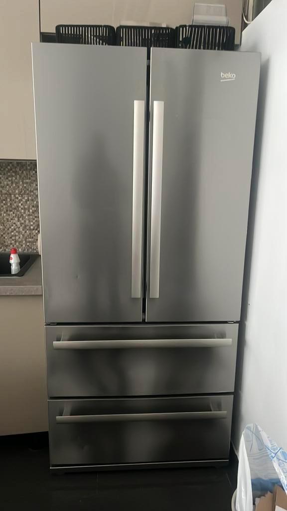 Amerikaanse koelkast BEKO — Groot volume — Zeer goede staat, Elektronische apparatuur, Vriezers en Diepvrieskisten, Zo goed als nieuw