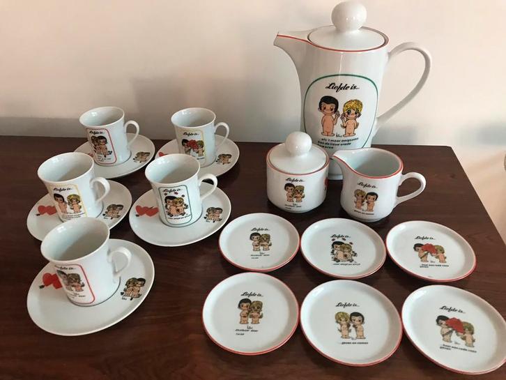 Liefde is Servies kopjes koffiepot melkkan suikerpot bordjes, Collections, Rétro, Maison et Meubles, Enlèvement ou Envoi