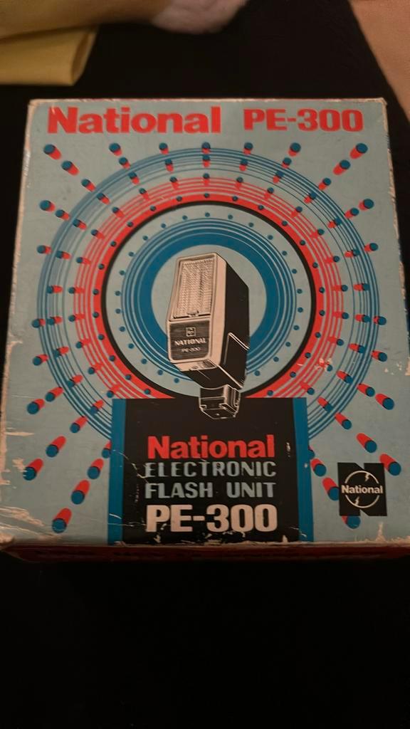 een nationale PE-300-elektronische flitser., Verzamelen, Foto-apparatuur en Filmapparatuur, Flitser, Ophalen of Verzenden