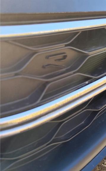 Te koop, grillbadge aan de voorkant. R line beschikbaar voor biedingen