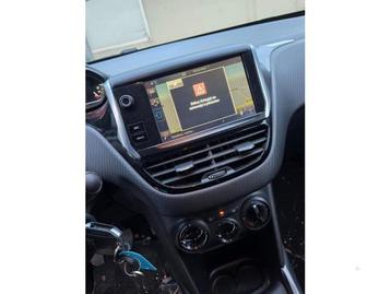 Navigatie Display van een Peugeot 2008 beschikbaar voor biedingen