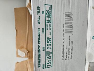 Witte metrotegel beschikbaar voor biedingen