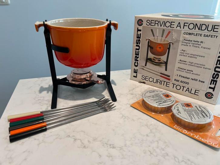Le Creuset La Mama fondue set in Flame, in zeer goede staat, Elektronische apparatuur, Fonduesets, Zo goed als nieuw, Fondueset