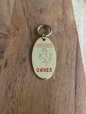 Sleutelhanger Ferrari - 22ct bladgoud beschikbaar voor biedingen