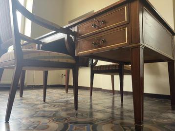 Karaktervol vintage bureau met leder en stoelen – Franse fla beschikbaar voor biedingen
