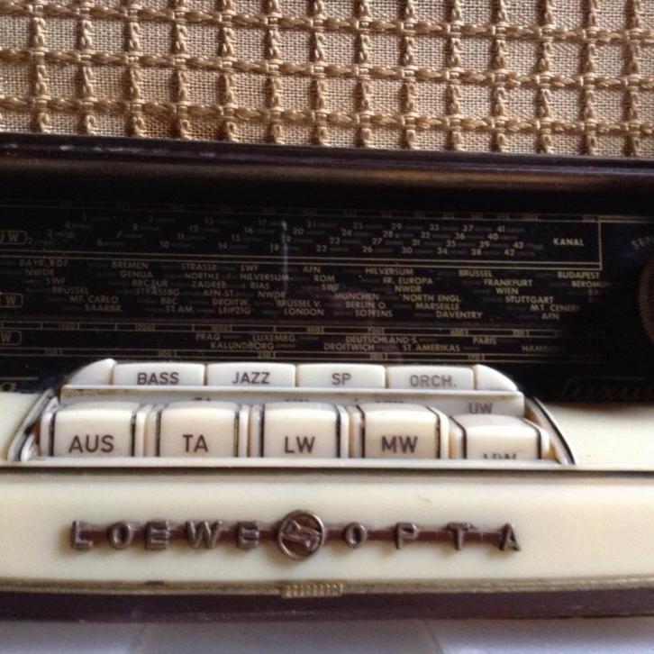 LOEWE OPTA - lampen radio - perfecte klank, Audio, Tv en Foto, Radio's, Gebruikt, Radio, Ophalen
