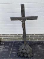 Houtsnijwerk Kruisbeeld op voet., Antiek en Kunst, Ophalen