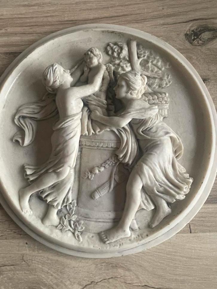 Bas-relief décoratif en résine – scène classique, Antiek en Kunst, Antiek | Religieuze voorwerpen, Ophalen of Verzenden