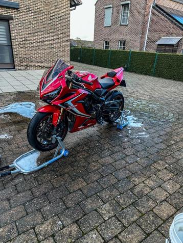 CBR 650 R, Poignées chauffantes, Permis Moto A2 minimum, 650 cm³, 4 cylindres