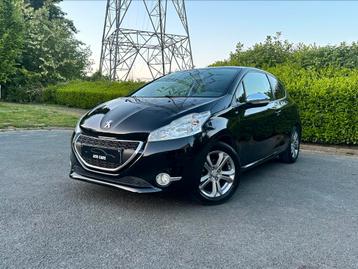 Peugeot 208 Edition Style 1.2 Benzine 2015 Euro 6b Airco GPS, Auto's, Peugeot, Voorwielaandrijving, Stof, Euro 6, Zwart
