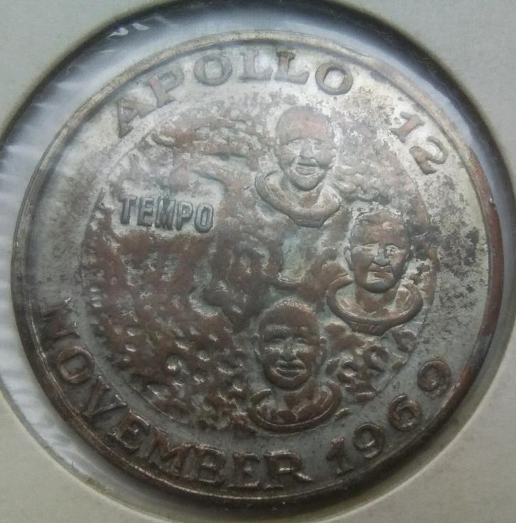 medaille apollo 12 - november 1969 2e maanvlucht, Postzegels en Munten, Penningen en Medailles, Overige materialen, Ophalen of Verzenden