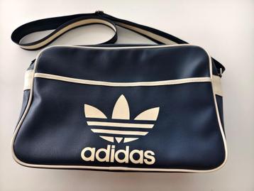 adidas / converse schoudertassen (nieuwstaat) beschikbaar voor biedingen