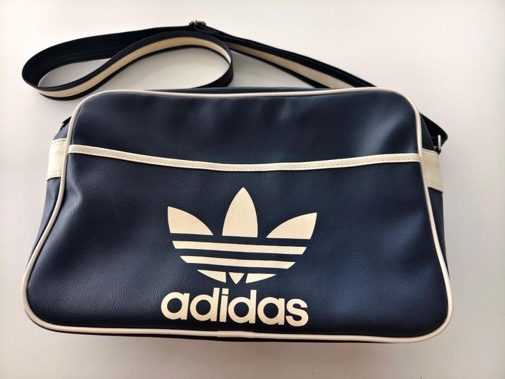 adidas / converse schoudertassen (nieuwstaat), Handtassen en Accessoires, Tassen | Schoudertassen, Zo goed als nieuw, Blauw, Ophalen of Verzenden