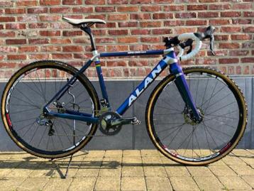 Carbon crossfiets Alan XS beschikbaar voor biedingen