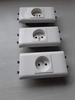 stopcontact legrand voor in kabelgoot, Ophalen, Gebruikt, Stopcontact