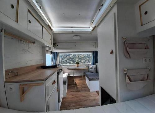 Retro de reu caravan, Caravans en Kamperen, Caravans, Particulier, tot en met 2, 500 - 750 kg, Overige, Overige merken, 2 aparte bedden