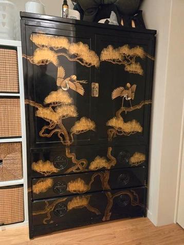 Chinese kast beschikbaar voor biedingen