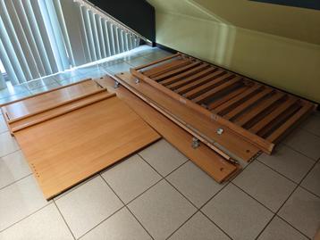 2x bed 200x90 & nachtkastje  beschikbaar voor biedingen