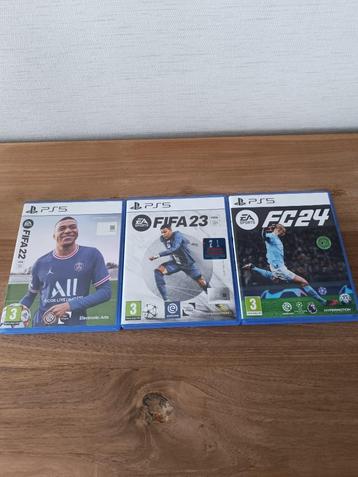 3 PS5 GAMES FIFA 22-23 EN FC 24 in nieuwstaat beschikbaar voor biedingen
