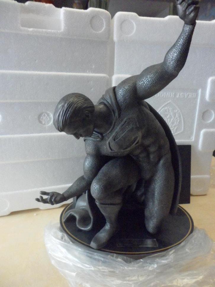 Batman V Superman Statue : Dawn of Justice Ed limitée Neuve, Collections, Statues & Figurines, Neuf, Autres types, Enlèvement