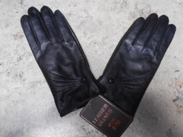 Nieuwe zwarte leder handschoenen / Maat S-M. beschikbaar voor biedingen