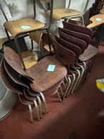 Vintage schoolstoelen, Ophalen