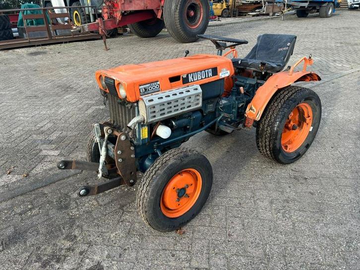 Kubota B7000 4WD tractor trekker tracteur, Tuin en Terras, Zitmaaiers, Gebruikt, Ophalen