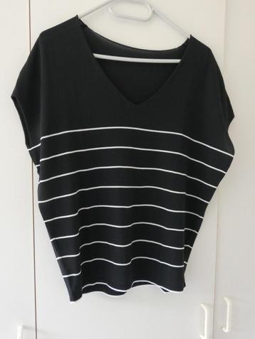 Marineblauwe blouse zonder mouwen beschikbaar voor biedingen