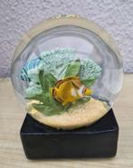 sneeuwbal met vis en goudkleurige glinsters bij schudden, Ophalen, Zo goed als nieuw