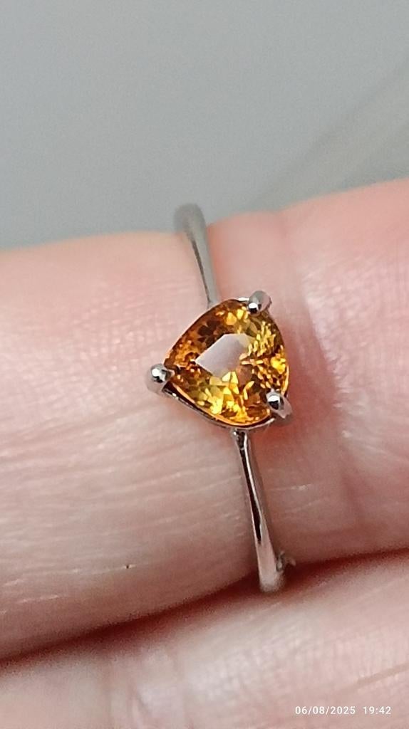 Prachtige sterling zilveren ring met Afrikaanse toermalijn, Handtassen en Accessoires, Ringen, Nieuw, Dame, Geel, Zilver, Met edelsteen